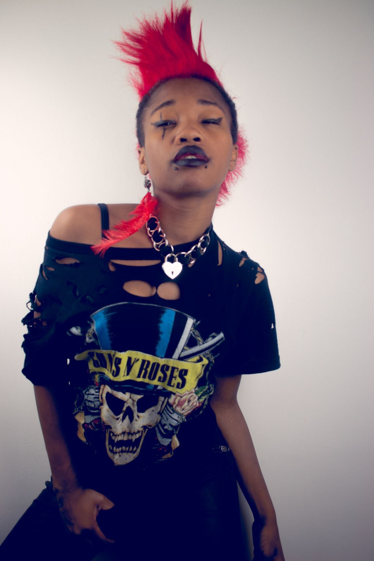 Distressed GNR top.